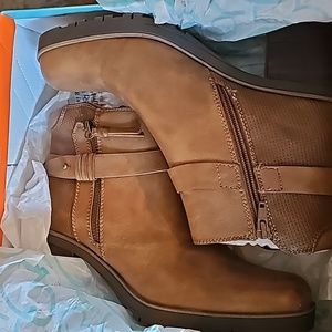 Bare traps brown booties